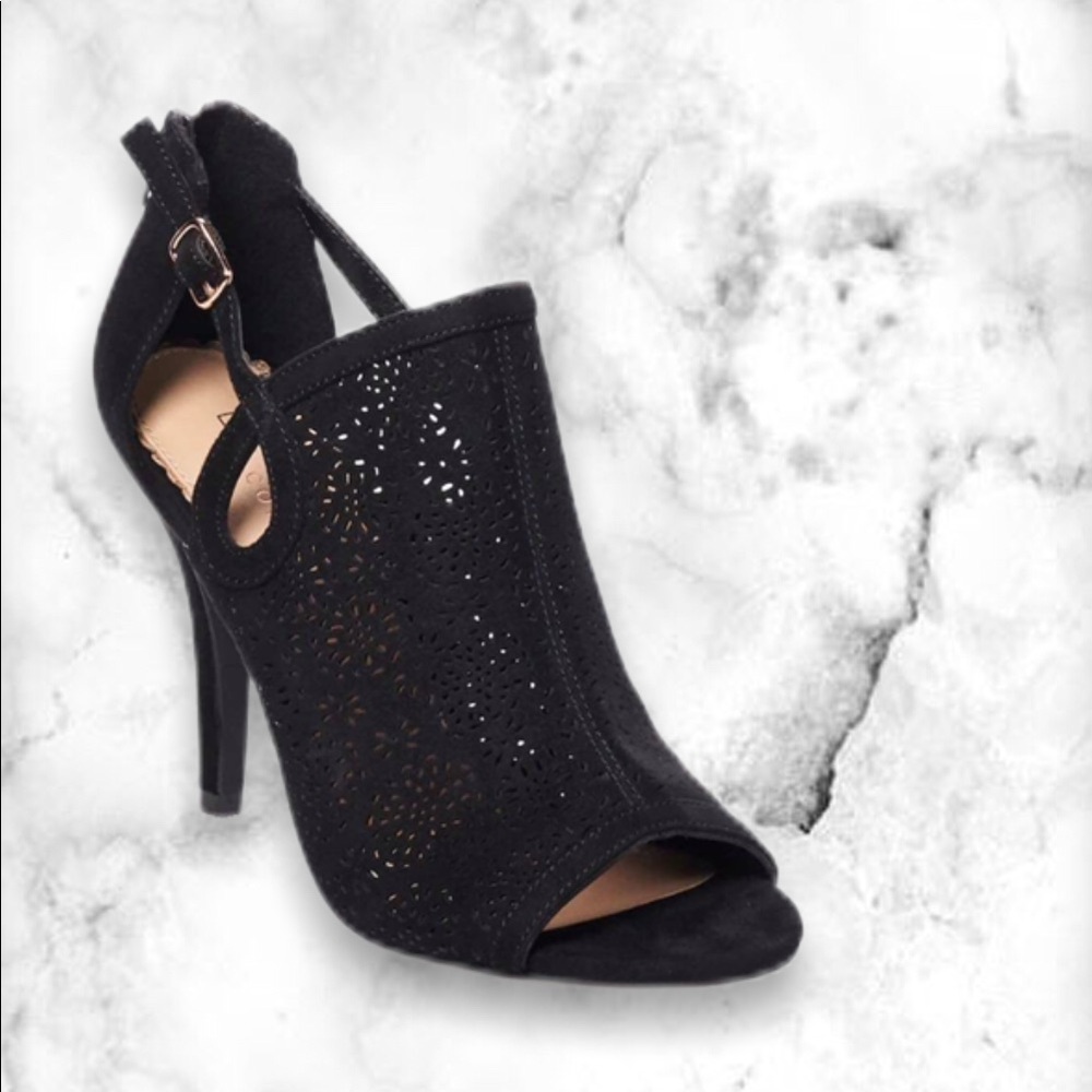 LC Lauren Conrad Black “Caramel” Stiletto Heels